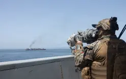 قتلى وجرحى بضربات أميركية قرب هرمز