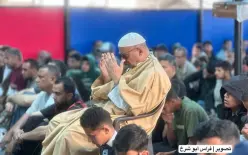 آلاف النازحين يؤدون صلاة عيد الأضحى المبارك وسط مخيمات النزوح في مواصي خانيونس...