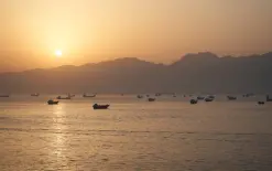 مركز الأمن البحري العماني يحذر من جسم طاف بمضيق هرمز