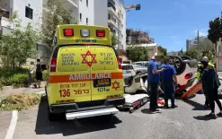 اصابات بحادث إنقلاب سيارة في حيفا 