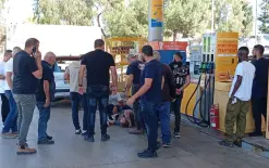 إصابة شخصين بإطلاق نار في كوخاف يائير، ويتم التحقيق في ملابسات الحادث
