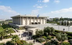 الكنيست يصادق نهائياً على قانون خصم أموال من السلطة الفلسطينية لتعويض أضرار...