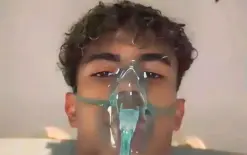 هل تعرّض لوعكة؟ فيديو قناع الأكسجين الخاص بلامين يامال يُثير ضجة كبيرة (فيديو)