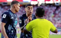 سابقة في كأس العالم : بطاقة حمراء لتغطية الفم
