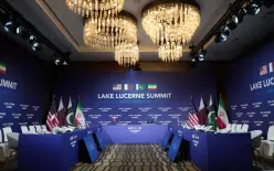 وصول وفدي أمريكا وإيران إلى سويسرا وإغلاق مضيق هرمز يخيم على المحادثات
