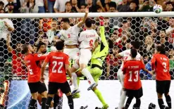 منتخب مصر يتعادل مع إيران ويتأهل ثانياً في مجموعته بكأس العالم