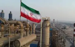 مسؤول إيراني: يدنا على الزناد