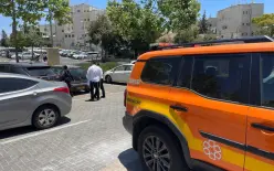 القدس -طفل رضيع نُسي داخل مركبة ونُقل إلى المستشفى بحالة متوسطة