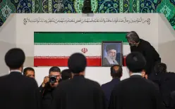 جثمان خامنئي يسجى في طهران في بداية مراسم تستمر أسبوعا لتشييعه