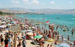 إقبال قياسي: 60 ألف زائر يتوافدون على شواطئ بحيرة طبريا خلال عطلة نهاية الأسبوع