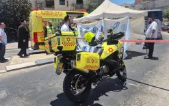 محاولات إنعاش شاب تعرض لاطلاق نار في طمرة