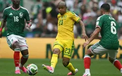 بعد أيام من مشاركته بالمونديال.. وفاة نجم منتخب جنوب إفريقيا