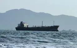 حرب إيران تمتد إلى البحر الأحمر وبحر قزوين وسط حالة من الهدوء في الخليج