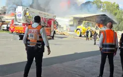 سديروت  - اندلاع حريق في مصنعين بالمنطقة الصناعية