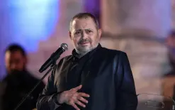 وضع رسالتها في خزنة 