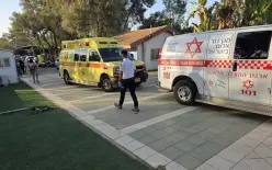 إصابة طفل بجروح خطيرة وآخر بجروح طفيفة إثر اصطدام تراكتورون بشاحنة في زيمر