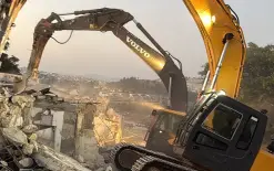 البعنة: هدم منزل واعتقال شخصين خلال التصدي لعملية الهدم