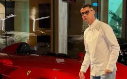 ألعابي.. كريستيانو رونالدو يتباهى بأسطول سياراته الفارهة (صور)  