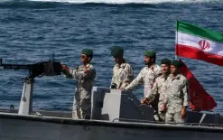 إيران: فتح مضيق هرمز يتوقف على 