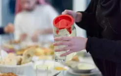 شرب الماء أثناء الوجبات.. هل يؤدي فعلا إلى الشعور بالشبع؟ 