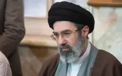 تقارير إيرانية: مجتبى خامنئي يلتقي بزشكيان لبحث “أوضاع البلاد