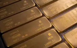 الذهب ينزل عن قمة 7 أسابيع مع قرب صدور بيانات التضخم الأمريكية