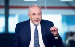 ليبرمان: نتنياهو يرفض خطة الـ15 نقطة علنًا وتعليمات بالانسحاب من غزة ميدانيً