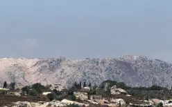 وكالة: مقتل 7 في غارة إسرائيلية في جنوب لبنان