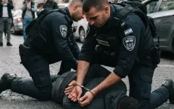 محامٍ من حيفا: اعتقال عنيف وتكبيل في الشارع – والشرطة في مواجهة دعوى تعويض بملايين