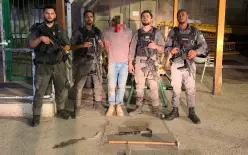 فيديو - اعتقال شاب حاول حفر نفق قرب السياج الفاصل في قلنديا قضاء القدس