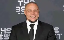 نجم البرازيل روبرتو كارلوس يعتنق الإسلام
