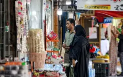 خلف خطاب الصمود.. إيران تشهد انهيارا في المعيشة والأجور