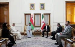 إيران وعمان تبحثان ممرا مؤقتا بمضيق هرمز واستمرار الجمود في المفاوضات مع أمريكا