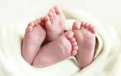 ولادة نادرة : وضعت توأماً في نفس اليوم.. لكنهما ليسا شقيقين! 