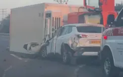 إصابات طفيفة وازدحام مروري إثر إنقلاب شاحنة على سيارة قرب كفرمندا
