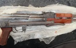 بالفيديو.. شاهدوا أين خبأ شاب سلاح الكلاشينكوف بالناصرة!