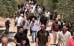 توافد المصلين إلى المسجد الأقصى المبارك لأداء صلاة الجمعة