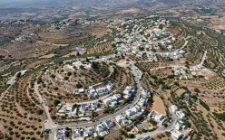 الرجل الثاني في حزب ايزنكوت يدعو لإخلاء مستوطنات سموتريتش في الضفة