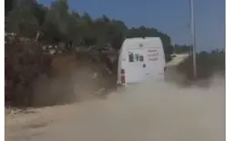 شاهدوا الفيديو: لحظة انسحاب منفذ عملية الطعن جنوب نابلس بعد انكسار سكينه!