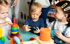 ماذا يقول العلم عن إيداع الأطفال دون سن الثانية في الحضانات؟ 