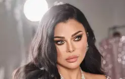 هيفاء وهبي تضحك بعد سقوطها على المسرح.. ماذا حدث؟ 