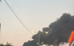 بسبب الرياح القوية: حريق خلف مجمع بيغ فاشن يركا والنيران تقترب من المنازل