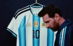 ميسي يكشف قميصه الخاص في مباراته الأخيرة مع الأرجنتين 