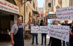 تجار وأصحاب مطاعم في عكا: البلدية تسلب رزقنا وتحرمنا الحق في العيش.