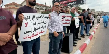 صور- تحت شعار «كل الطيبة موحدة ضد المصادرة».. وقفة احتجاجية رفضًا لمصادرة أراضي المدينة