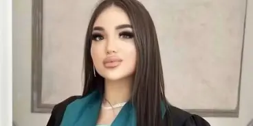هل نبارك للأم أم للبنت؟! مبروك للدكتورتين.هنا القدس