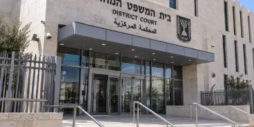 أمام زوجها داخل فندق بالبحر الميت.. اعتقال مدلك بشبهة الاعتداء الجنسي على امرأة