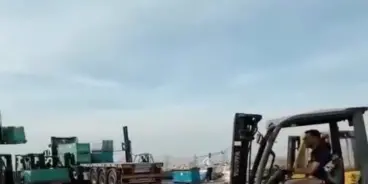 فيديو | فزعة أهل الخليل… شاحنات تتوافد لإنقاذ بضائع محل قبل هدمه