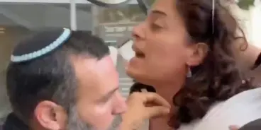 حزب لكلِّنا مكان يحتج داخل مركز شرطة تل أبيب مطالبًا بمحاسبة المسؤولين عن تفشي الجريمة