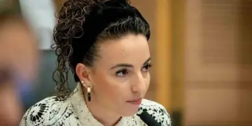 ضغوط من زوج الوزيرة عيديت سيلمان على مقربين من نتنياهو لدعمها في الانتخابات التمهيدية...